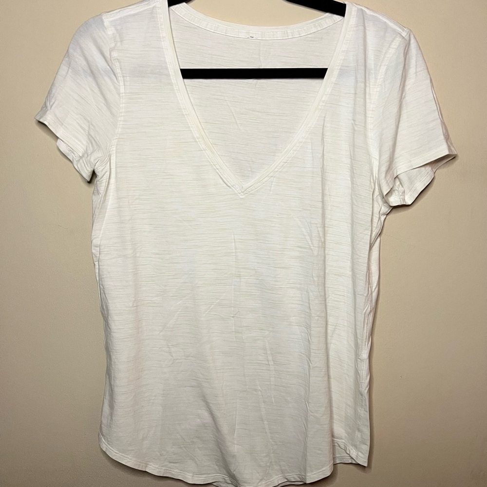Lululemon Love Tee V-Neck Short Sleeve White, Size Medium